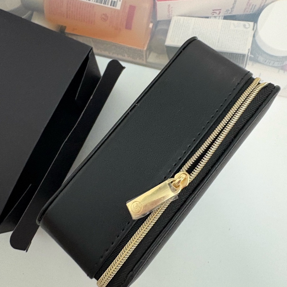 CHANEL beauty Sublimage Black cosmetics Case - Picture 4 of 10